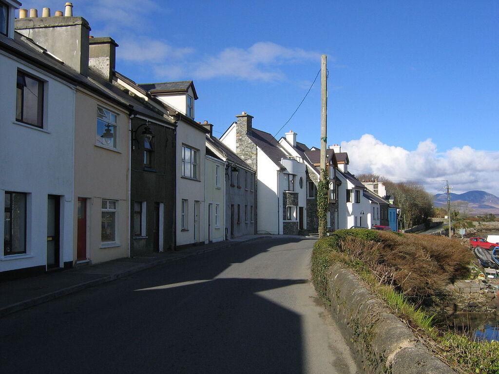 Ceist na Gaeilge i bhforógraí na bpáirtithe polaitiúla