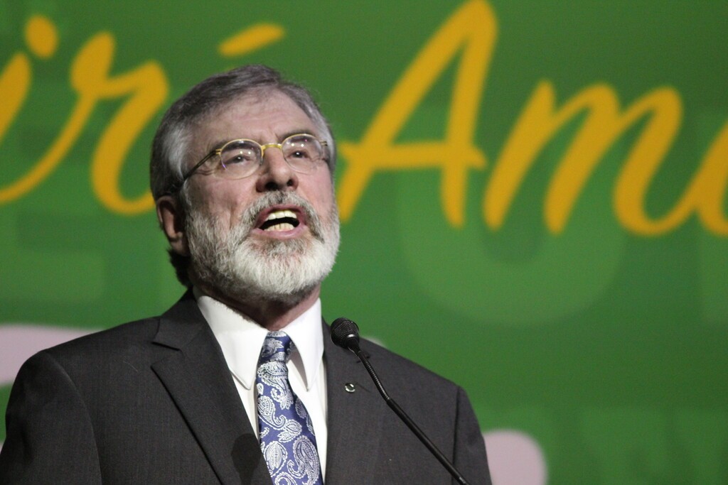 Cás clúmhillte Gerry Adams i gcoinne an BBC