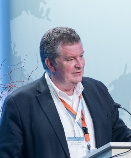 “Uafás is ea é an rud atá ag tarlú do mhuintir Gaza” – an Dr Mike Ryan