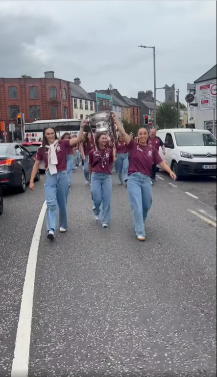 “An borradh a bhí ag teastáil ó Ghaillimh” – curaidh chamogaíochta na hÉireann á gceiliúradh