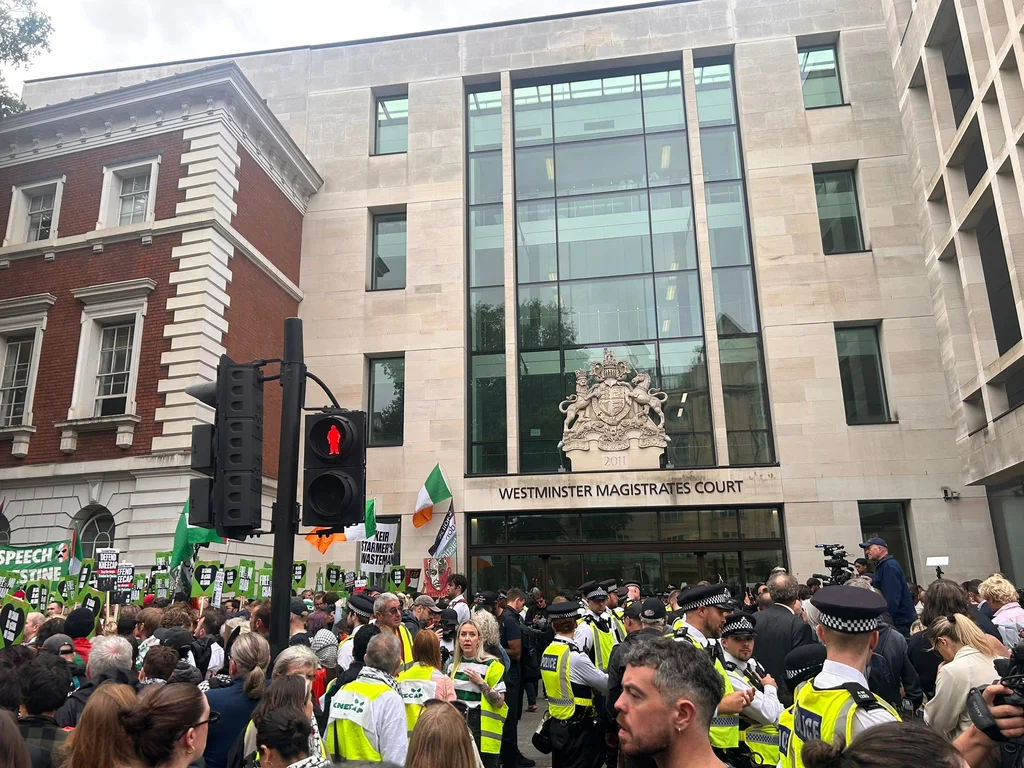 Cás cúirte Mo Chara curtha ar athló go dtí deireadh mhí Mheán Fómhair