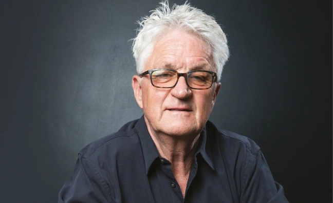 Kneecap ag an bPicnic Leictreach: “Ní mhúchfar na micreafóin” – Melvin Benn