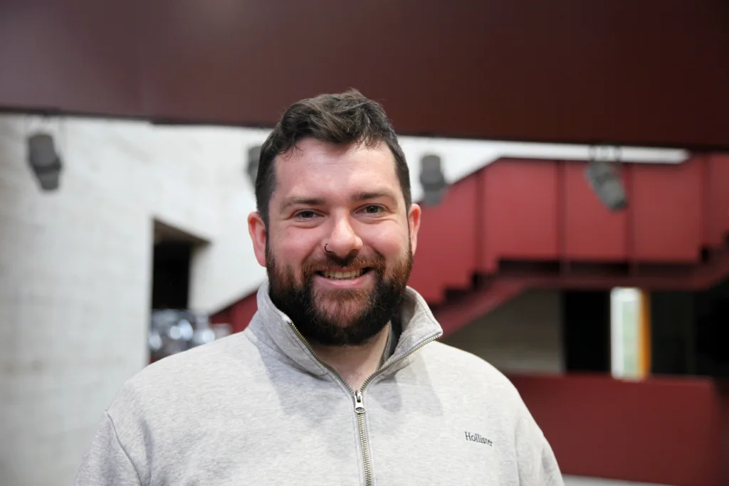 “Ag tabhairt na Cultúrlainne go croílár an phobail” – Jack Mac Íomhair, stiúrthóir Chultúrlann Uí Chanáin i nDoire