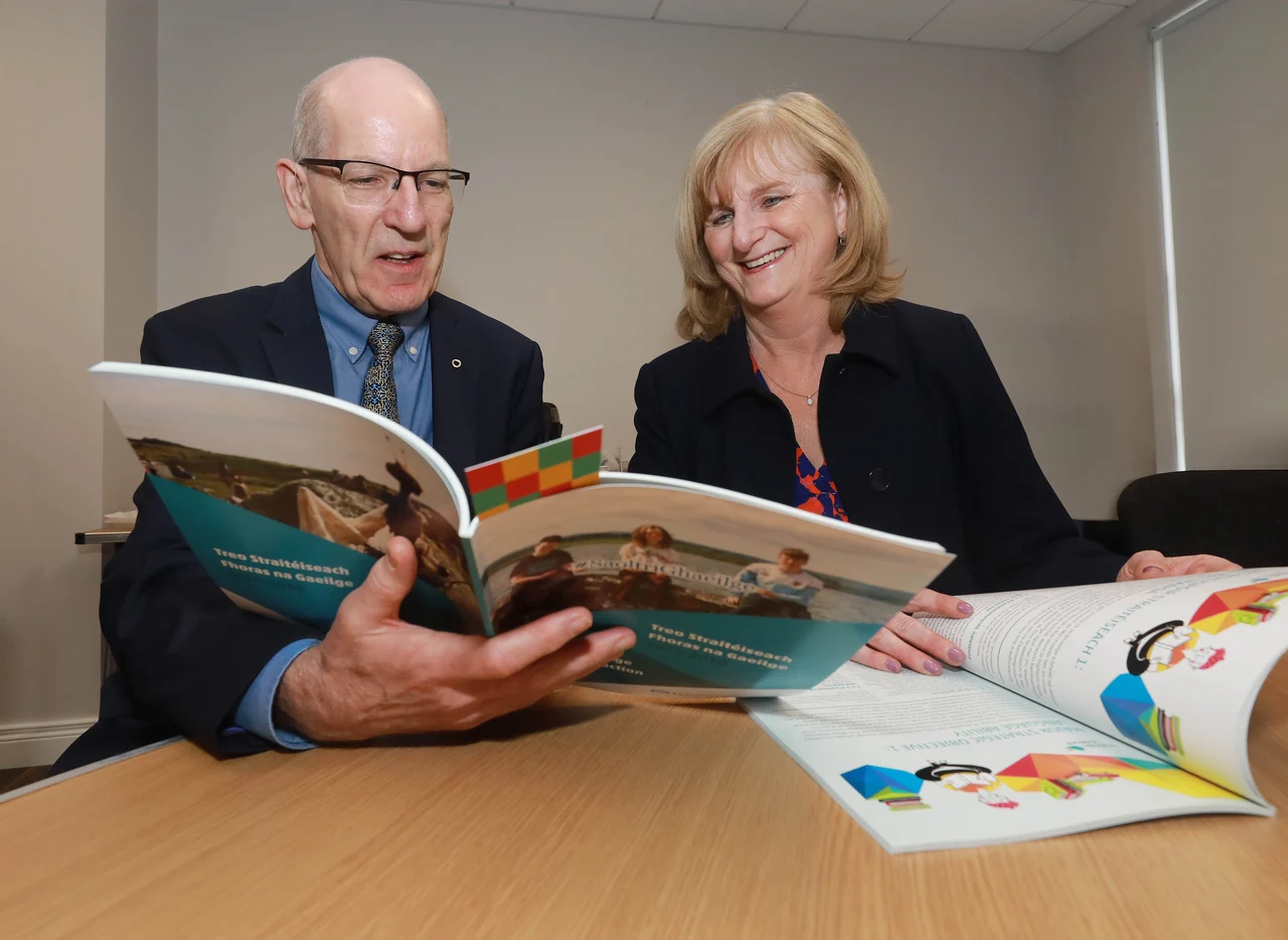Aitheantas tugtha ‘d’obair cheannródaíoch’ Fhoras na Gaeilge i dtuarascáil nua 