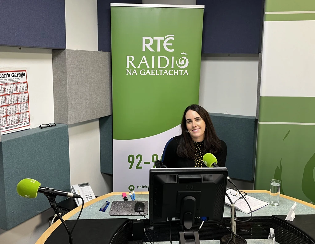 Ar an raidió