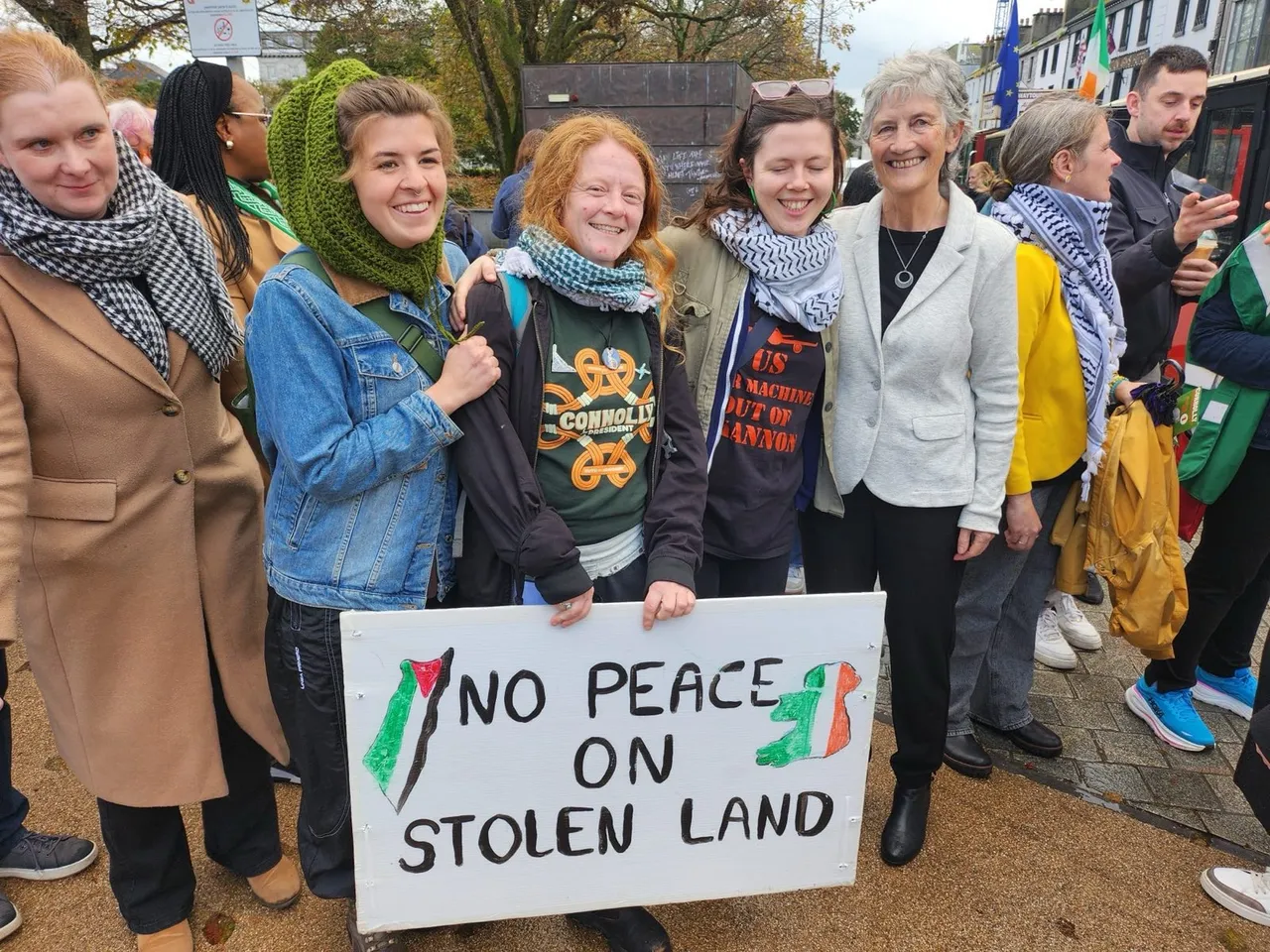 Ar an mbus le Catherine Connolly: Emma O’Grady agus an t-uachtarán