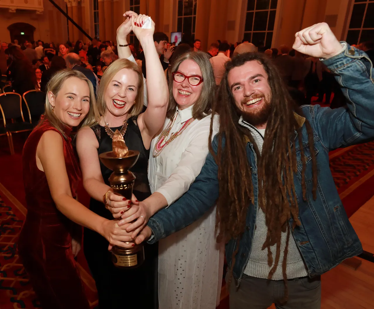 Buaic-Ghradam Cumarsáide an Oireachtais 2025 bronnta ar an gCiste Craoltóireachta Gaeilge