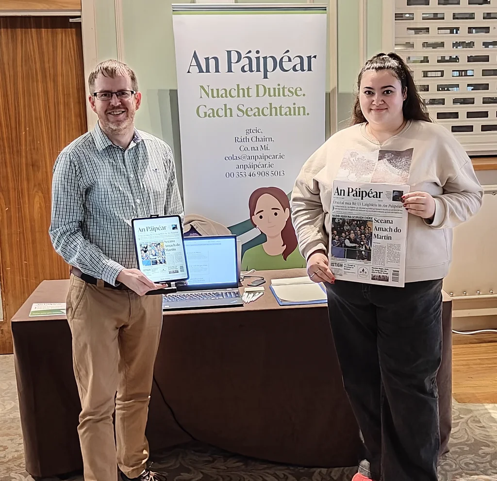 Buaiteoirí síntiúis An Páipéar ag tionól Oide