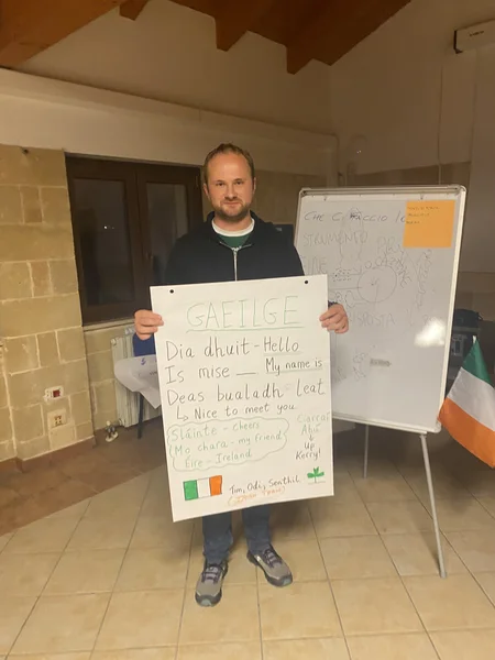 Tayto sa tSicil: Conas a Scaip mé Gaeilge ar fud na hEorpa