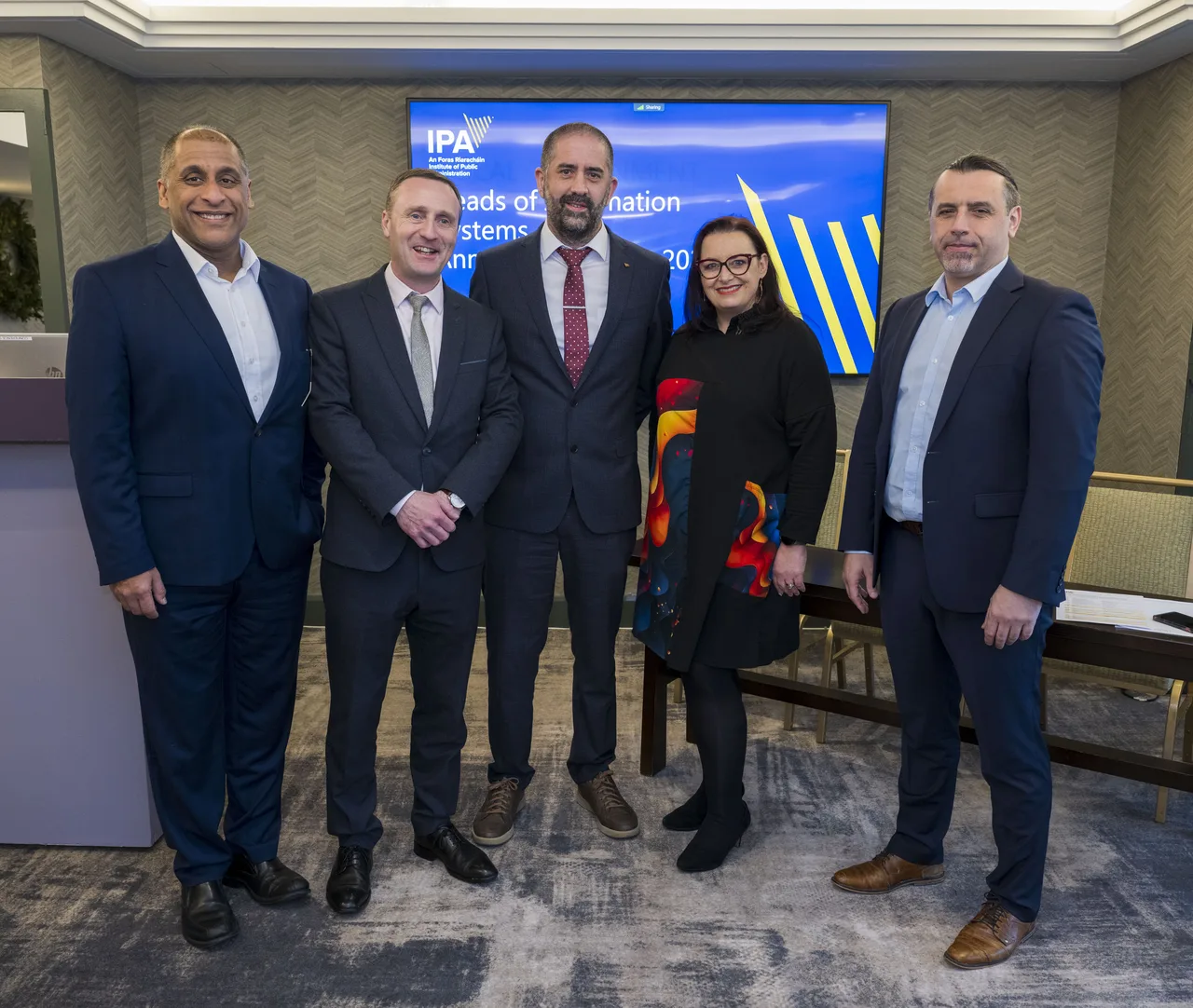 Comhrá faoi thodhchaí na hintleachta saorga i seirbhísí poiblí ag comhdháil i gCathair na Gaillimhe