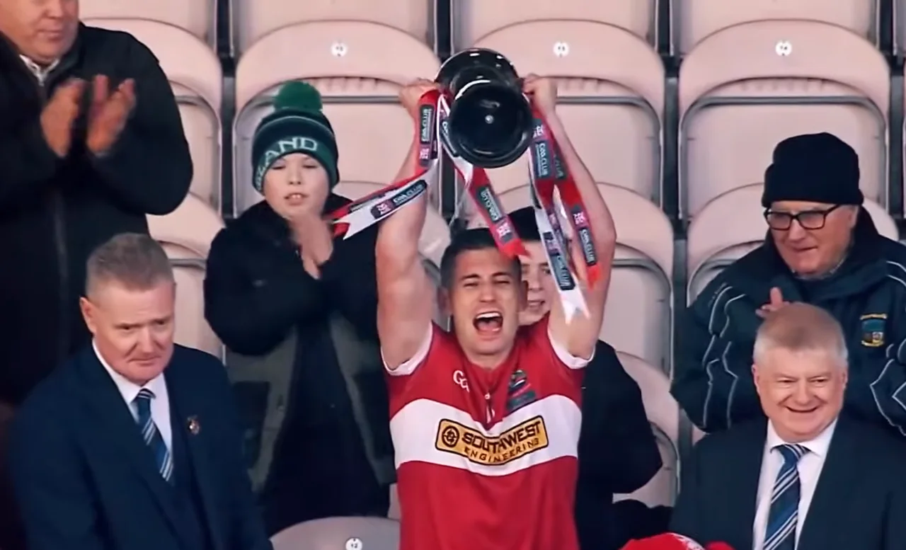 Bua i ndiaidh dráma, conspóide agus teacht aniar – céad chraobh na Mumhan riamh do Dhaingean Uí Chúis