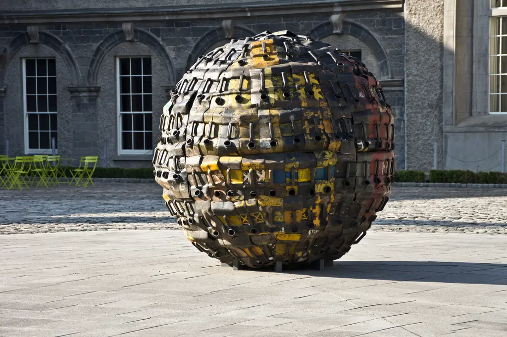 Idir Infheistíocht agus Leochaileacht: Ealaíona na hÉireann in 2026