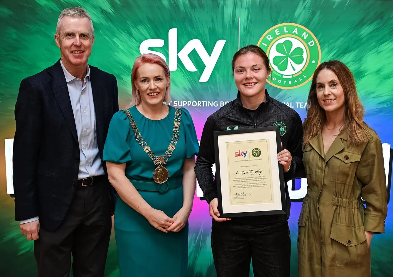 Éire ag díriú ar an Ísiltír tar éis briseadh croí i gcoinne na Fraince