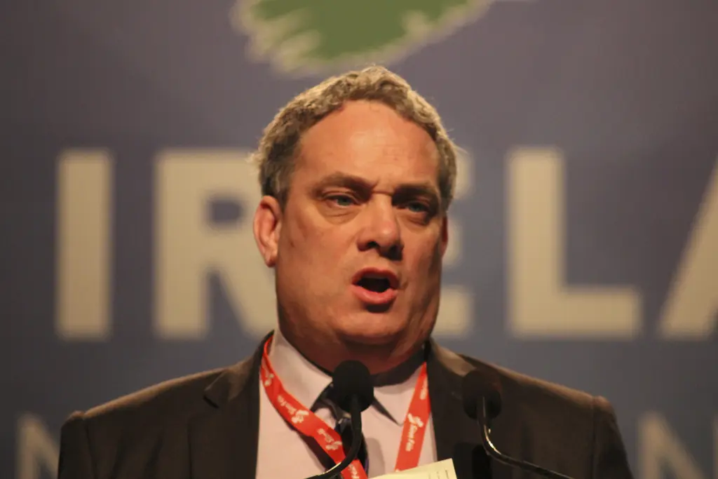 Cuireann Aengus Ó Snodaigh TD polasaí Gaeilge chun cinn