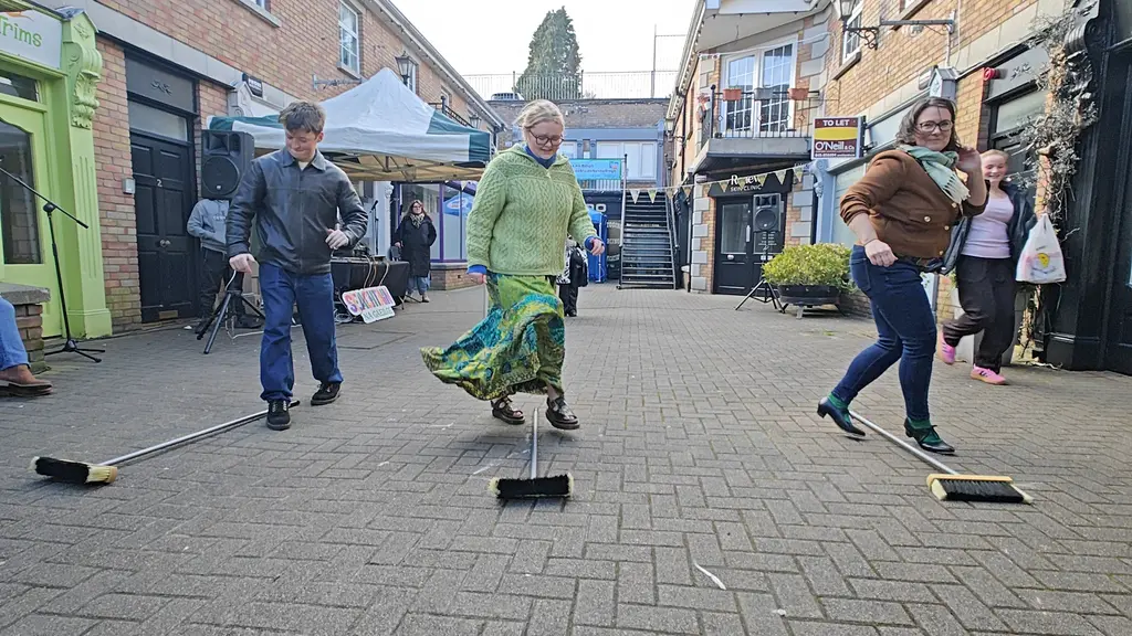 Lá mór don Ghaeilge i Nás na Ríogh le rannpháirtíocht idirnáisiúnta Lá Fhéile Pádraig
