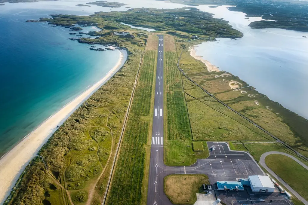 Údarás na Gaeltachta ag fáiltiú roimh athbhunú eitilt oibleagáide seirbhíse poiblí Dhún na nGall