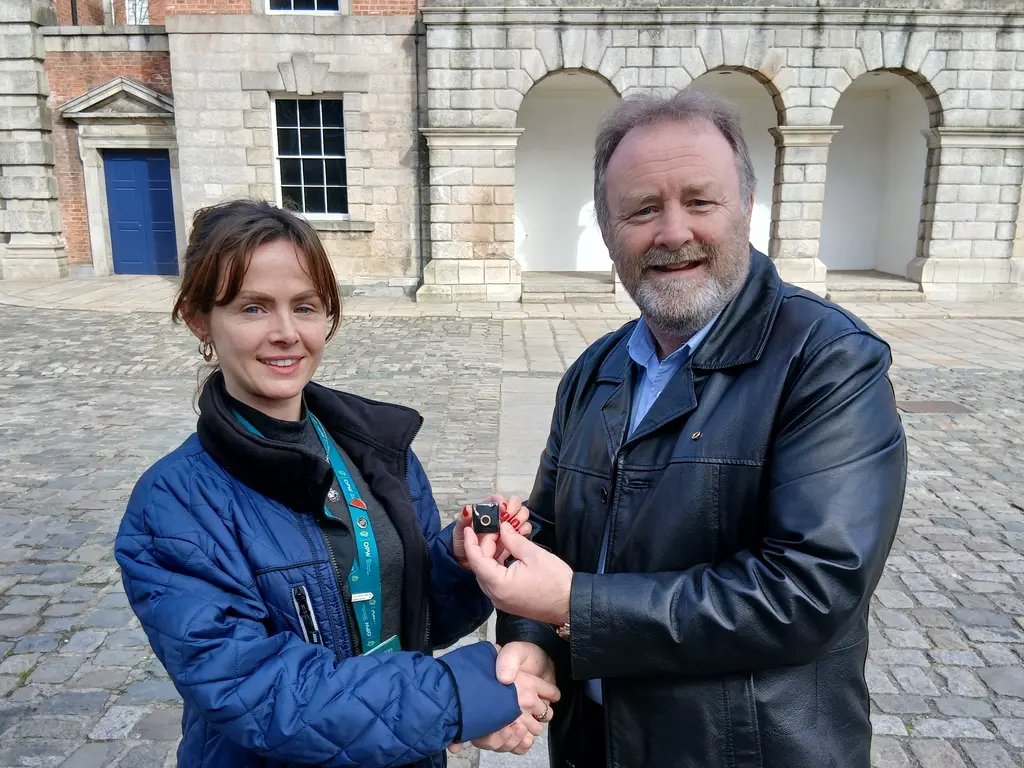 Fáinne mar shiombail agus spreagadh