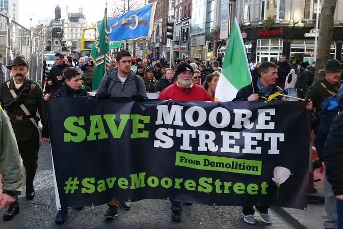 600 Satharn ar an tsráid rite ag feachtas slánaithe Shráid an Mhúraigh