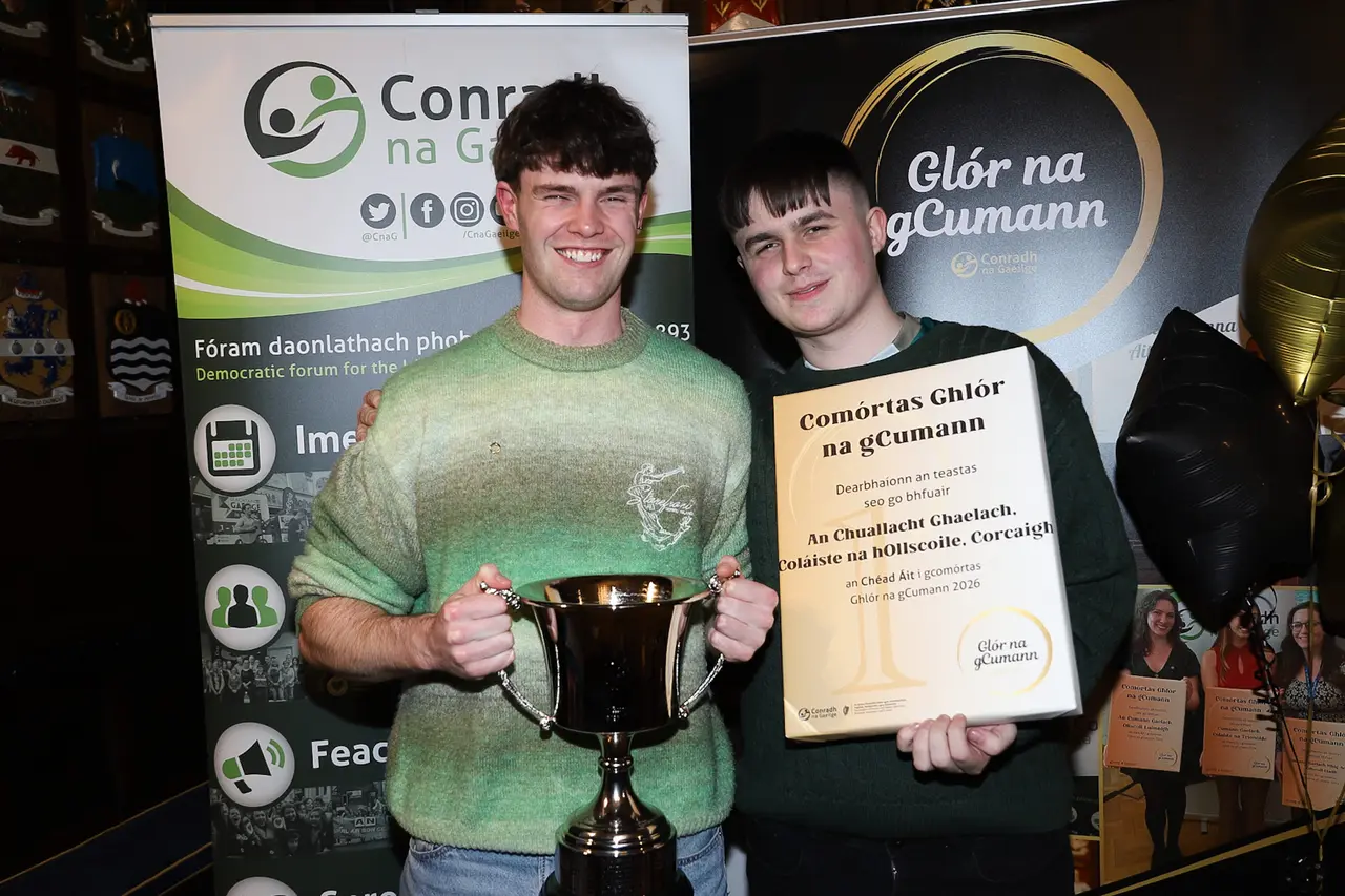 Gradaim bronnta ar mhic léinn as cur chun cinn na Gaeilge ar champais na hÉireann