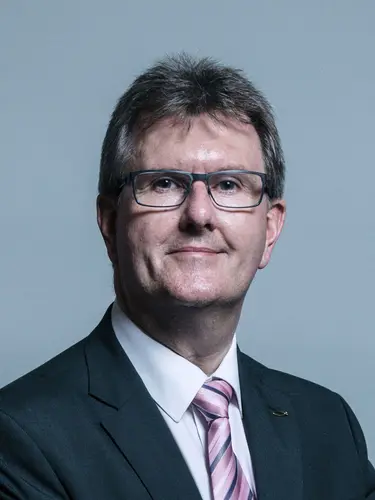 IarCheannaire an Pháirtí Aontachtaigh Dhaonlathaigh, Jeffery Donaldson, sa chúirt ar chúis ciontuithe gnéis