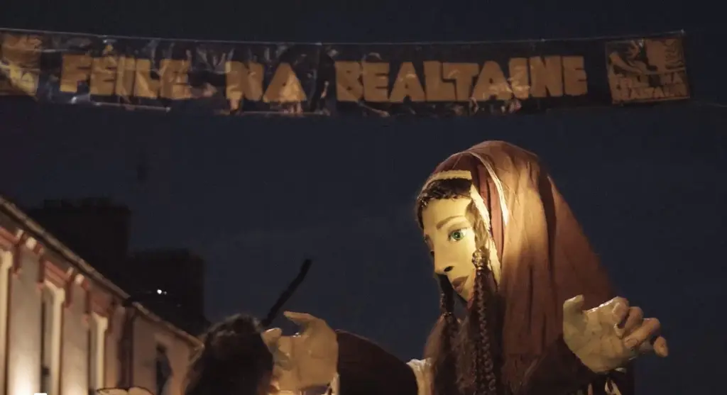 Féile na Bealtaine faoi lánseol