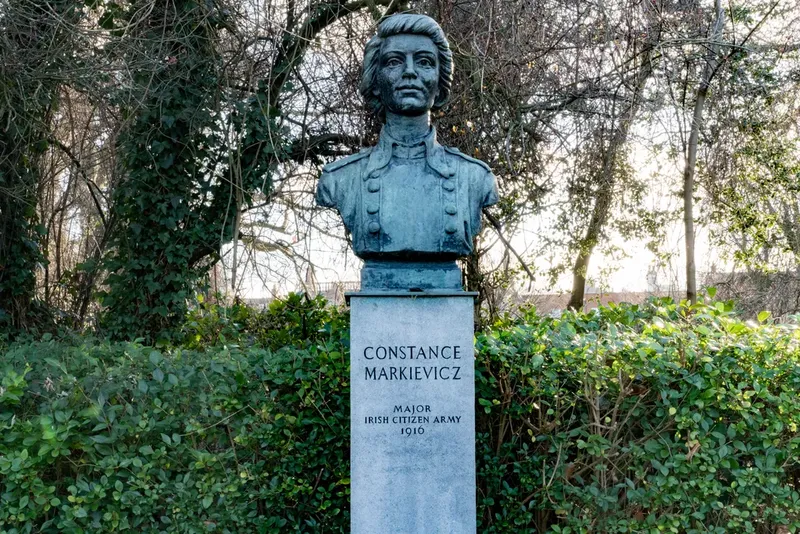 Léamhthuiscint: Constance Markievicz, an chuntaois dhearg