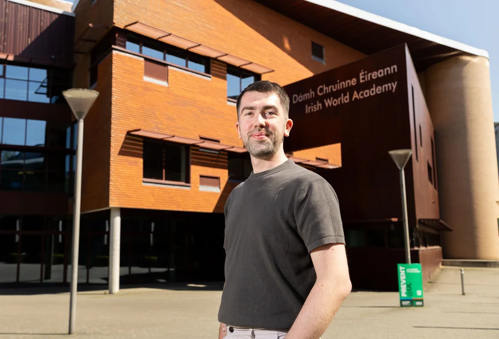 Teiripe cheoil ag tacú le téarnamh páistí