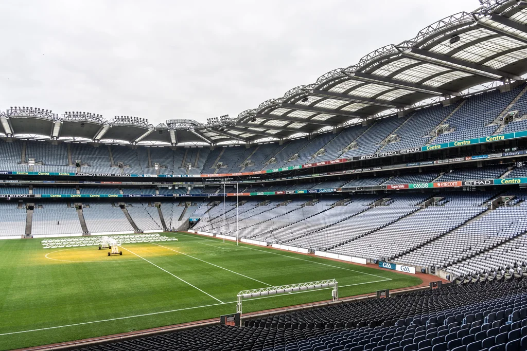 Ceithre chluiche mhóra agus áit sna cluichí leathcheannais le ghnóthú