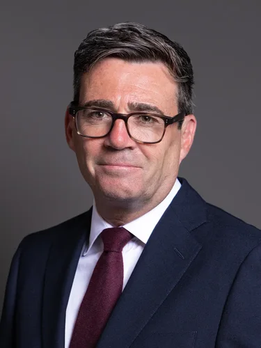 Rúnaí Stáit úr do na Sé Chontae, ach an gciallaíonn sé ré úr faoi Burnham?