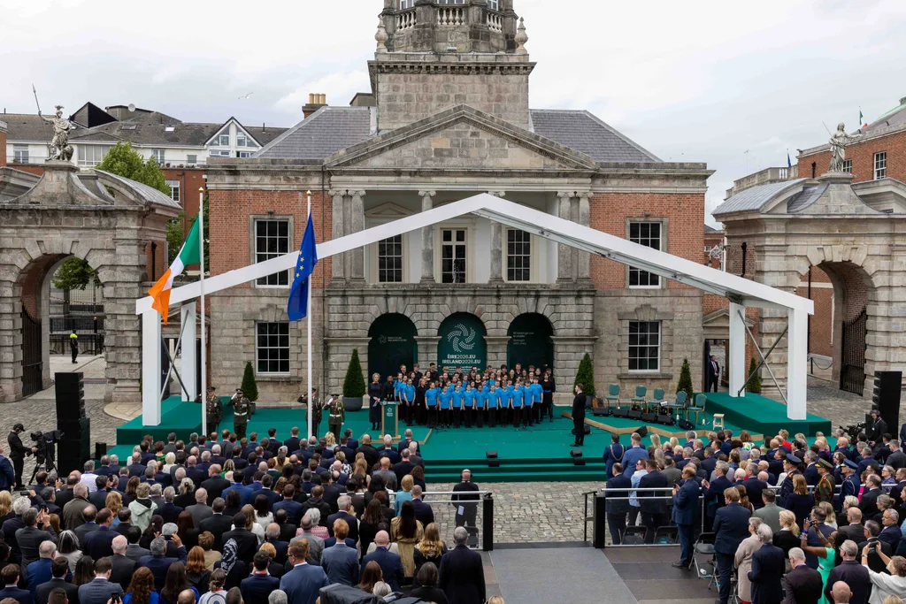An Ghaeilge i lár an aonaigh agus Éire i mbun uachtaránacht an Aontais Eorpaigh