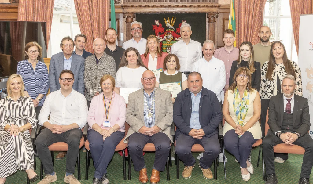 Scoláireachtaí Gaeilge bronnta ar fhoireann Chomhairle Contae Dhún na nGall