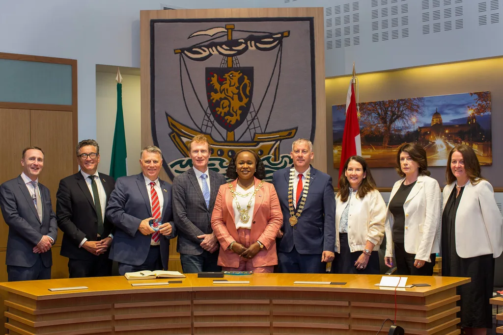 Fáilte curtha roimh Aire Cheanada i nGaillimh