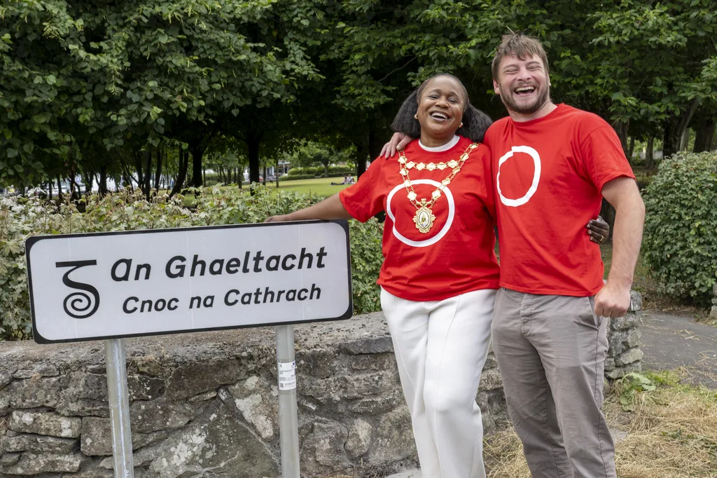 Comharthaí nua ag tabhairt aitheantais do Ghaeltachtaí uirbeacha na Gaillimhe