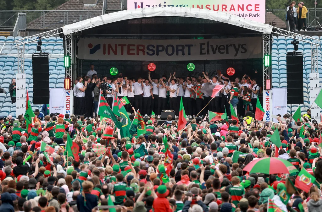 Maigh Eo ag baint sult as deireadh an fhanachta 75 bliain i ndiaidh bua stairiúil i gCraobh na hÉireann