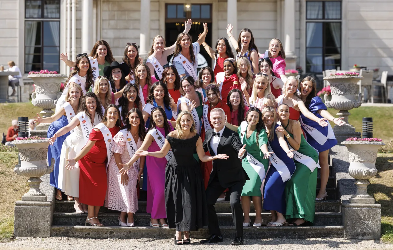32 Rós réidh don 66ú Féile Idirnáisiúnta Rós Thrá Lí