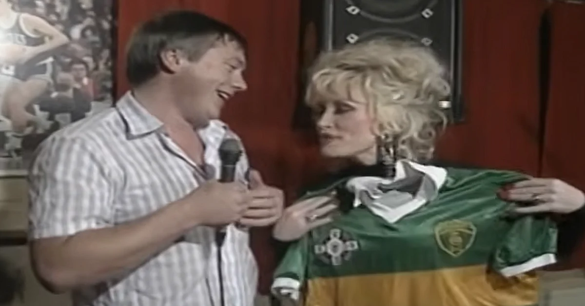 Cuimhne gheal Chorca Dhuibhne ar Dolly Parton