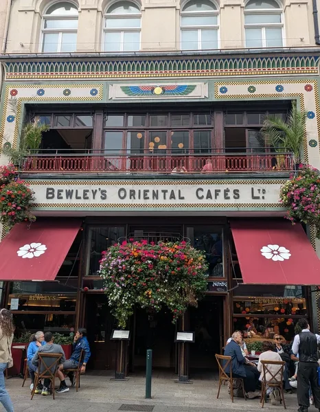 Bewleys Shráid Grafton, caifé aitheanta Bhaile Átha Cliath