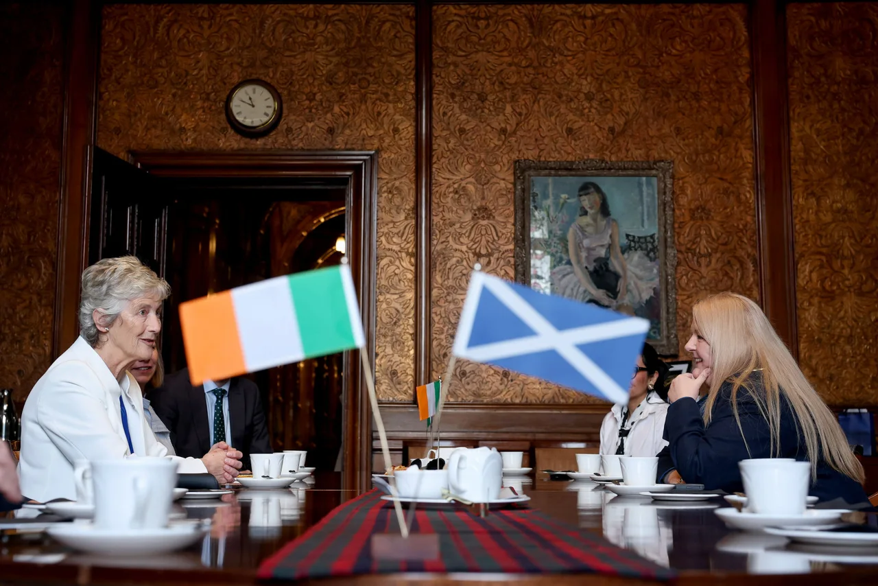 Féinrialú agus ceangail chultúrtha faoi chaibidil ag Connolly in Albain