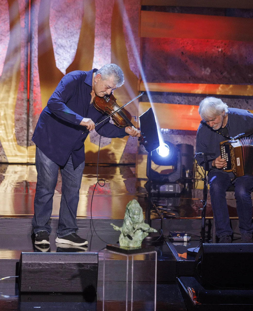 Ceiliúradh déanta ar sheachtar buaiteoirí Ghradam Ceoil TG4 i Luimneach
