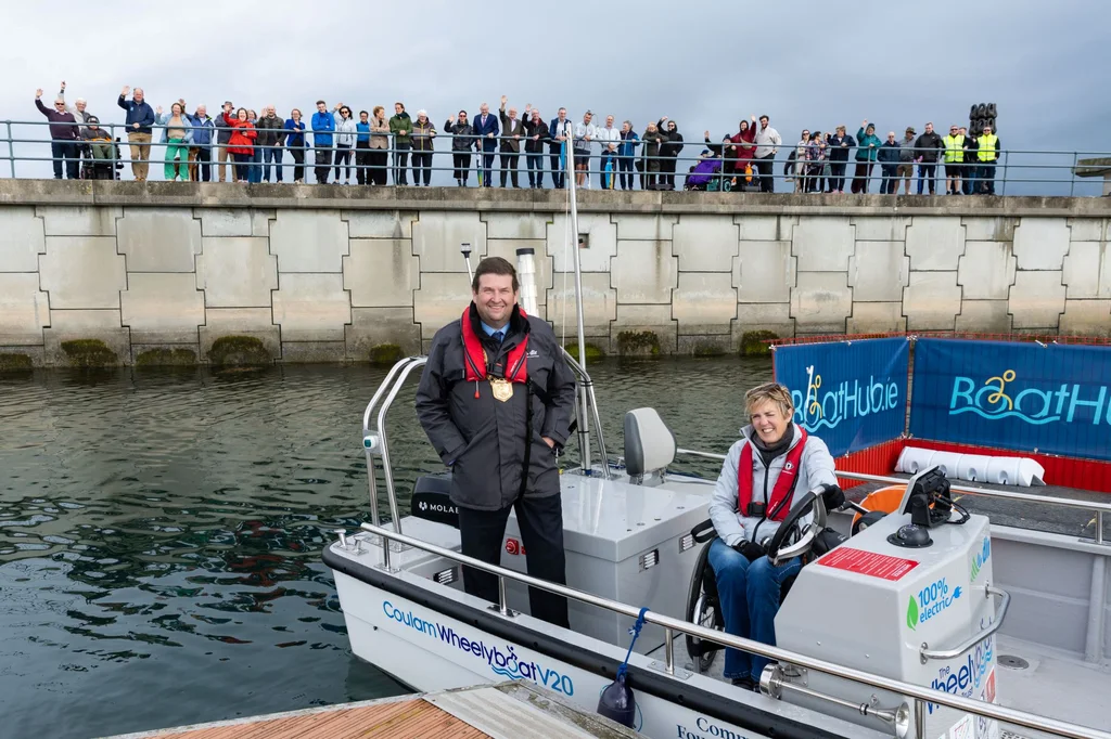 Seirbhís nua bádóireachta inrochtana seolta i gCuan Dhún Laoghaire