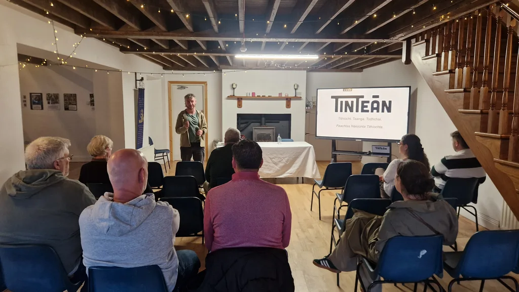 Tús curtha le camchuairt náisiúnta Tinteán i Ráth Chairn