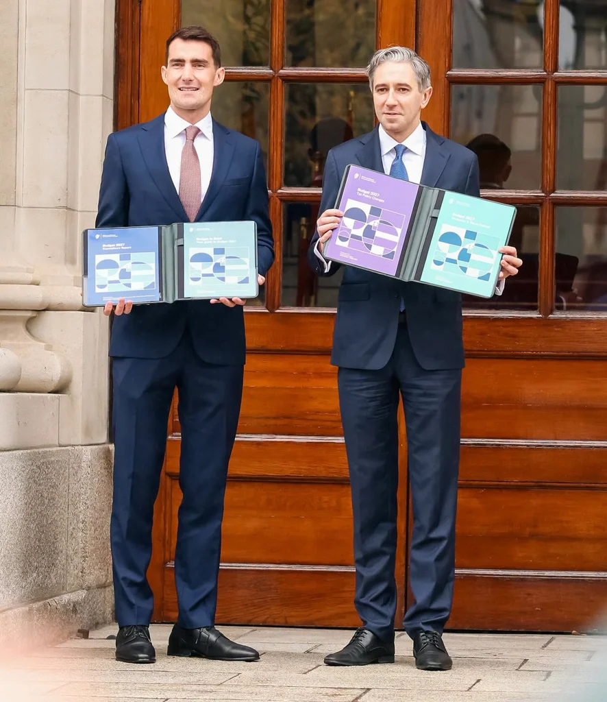 Faoiseamh do theaghlaigh sa Cháinaisnéis ach díomá mhór ar earnáil na Gaeilge