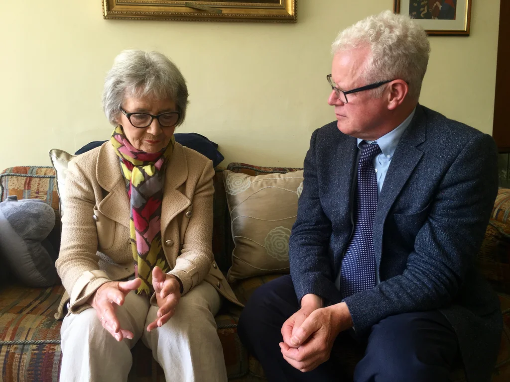 Buaicghradam cumarsáide an Oireachtais 2026 le bronnadh ar Chathal Mac Coille