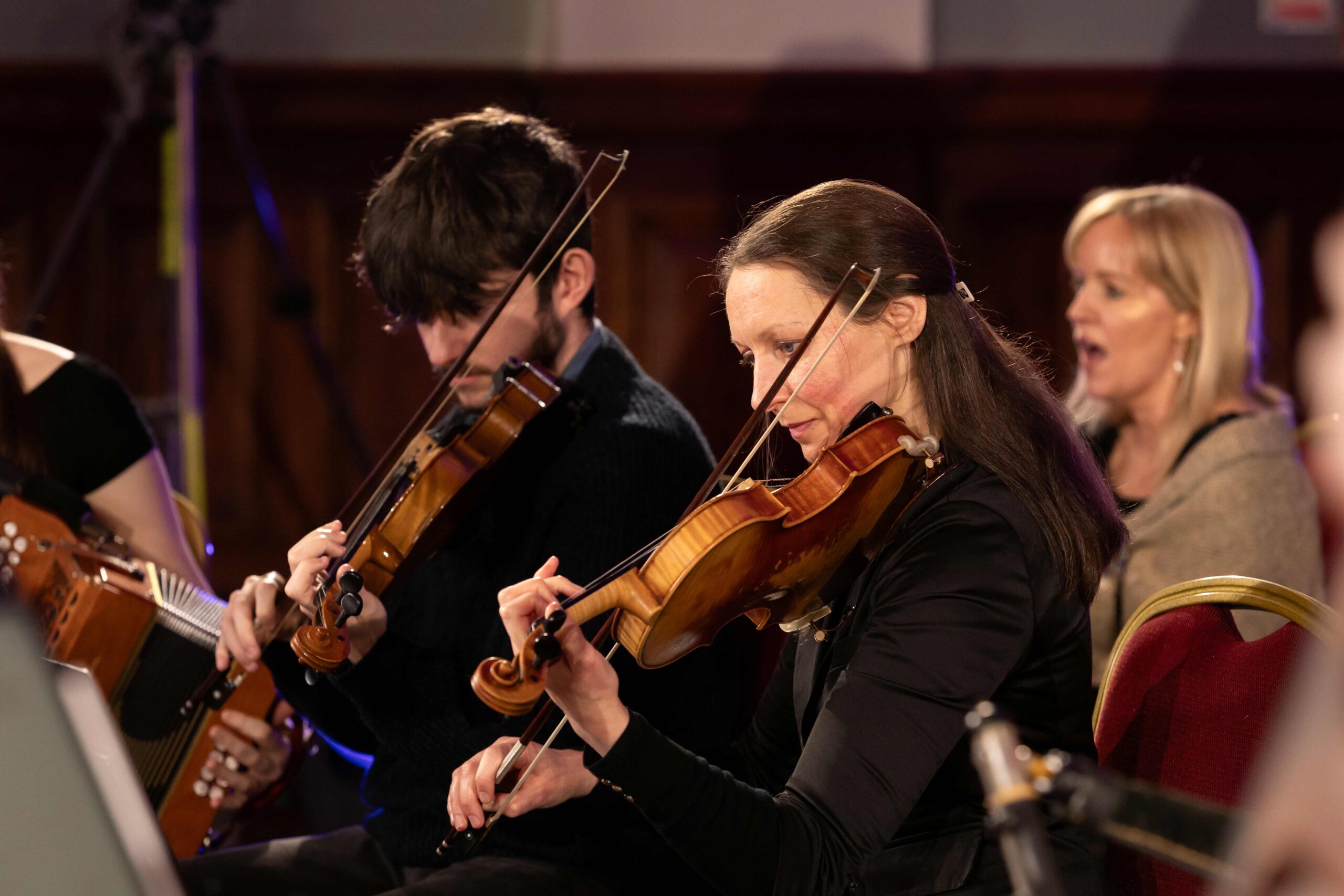 Curfá ag filleadh ar TG4 agus 12 chór san iomaíocht don phríomhdhuais