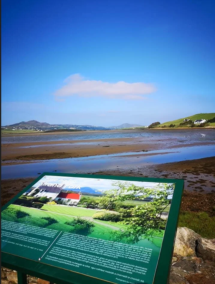 Carraig Airt an Baile Gaeltachta is Slachtmhaire arís agus €1.5 milliún fógartha do Bhailte Slachtmhara
